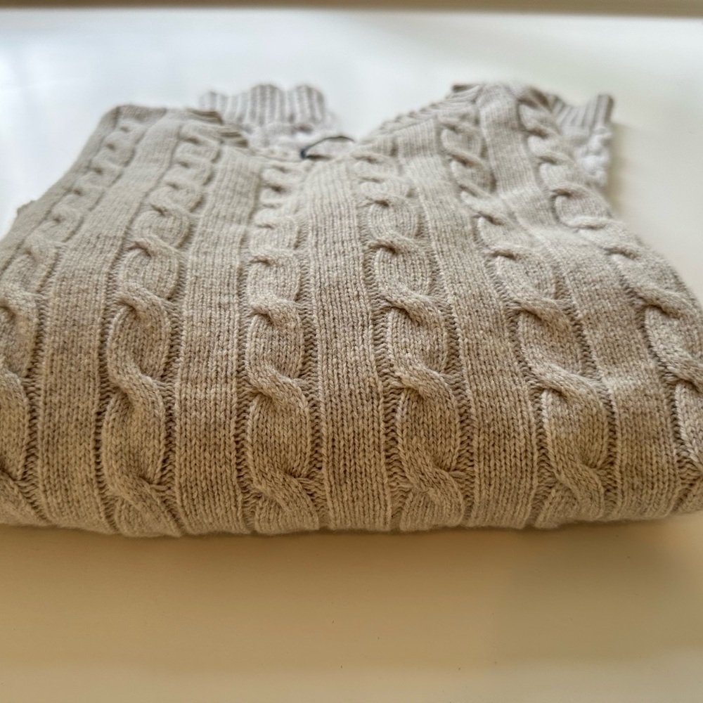 Brandy Melville Classic Cropped Gray Cable Knit Sweater Crew Neck